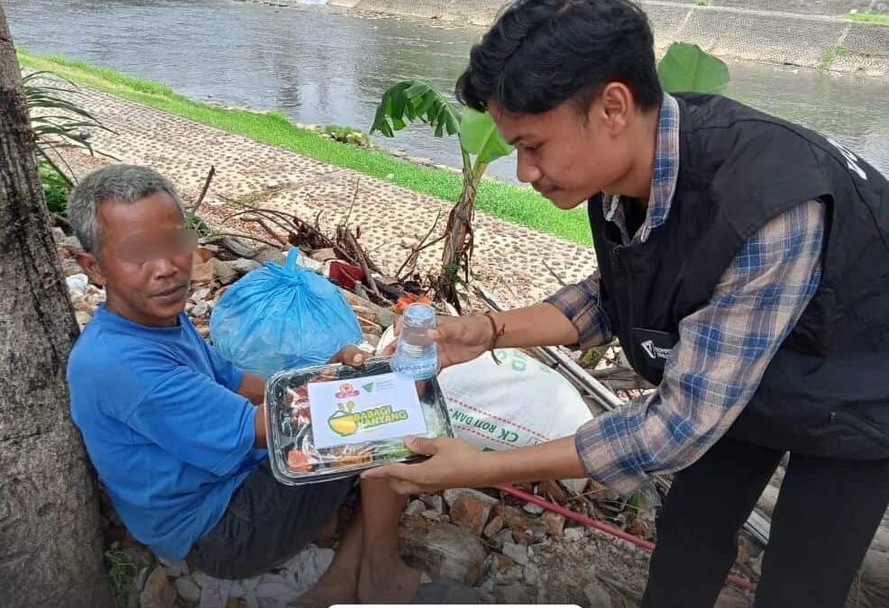 Babagi Kanyang, Dompet Dhuafa Singgalang Bagikan Puluhan Paket Makanan untuk Warga yang Membutuhkan